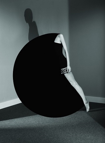 WALLPAPER GIRL (VERSACE), 2015